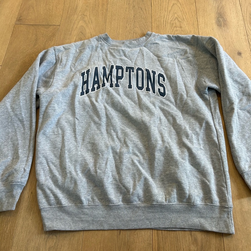 SUPER CUTE HAMPTONS CREW NECK SWEATSHIRT